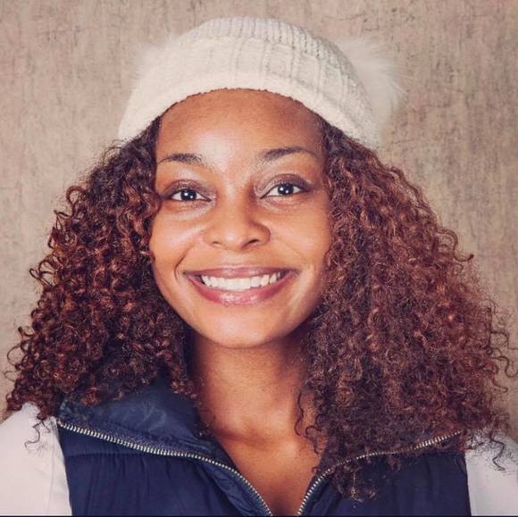 Poshmark profile picture for @henda